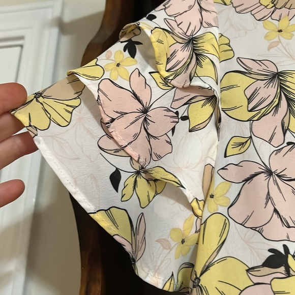 LIZ CLAIBORNE Black/Pink/Tan/Yellow Floral Tier Ruffle Sleeve Top, Sz Large,GUC - Picture 5 of 8